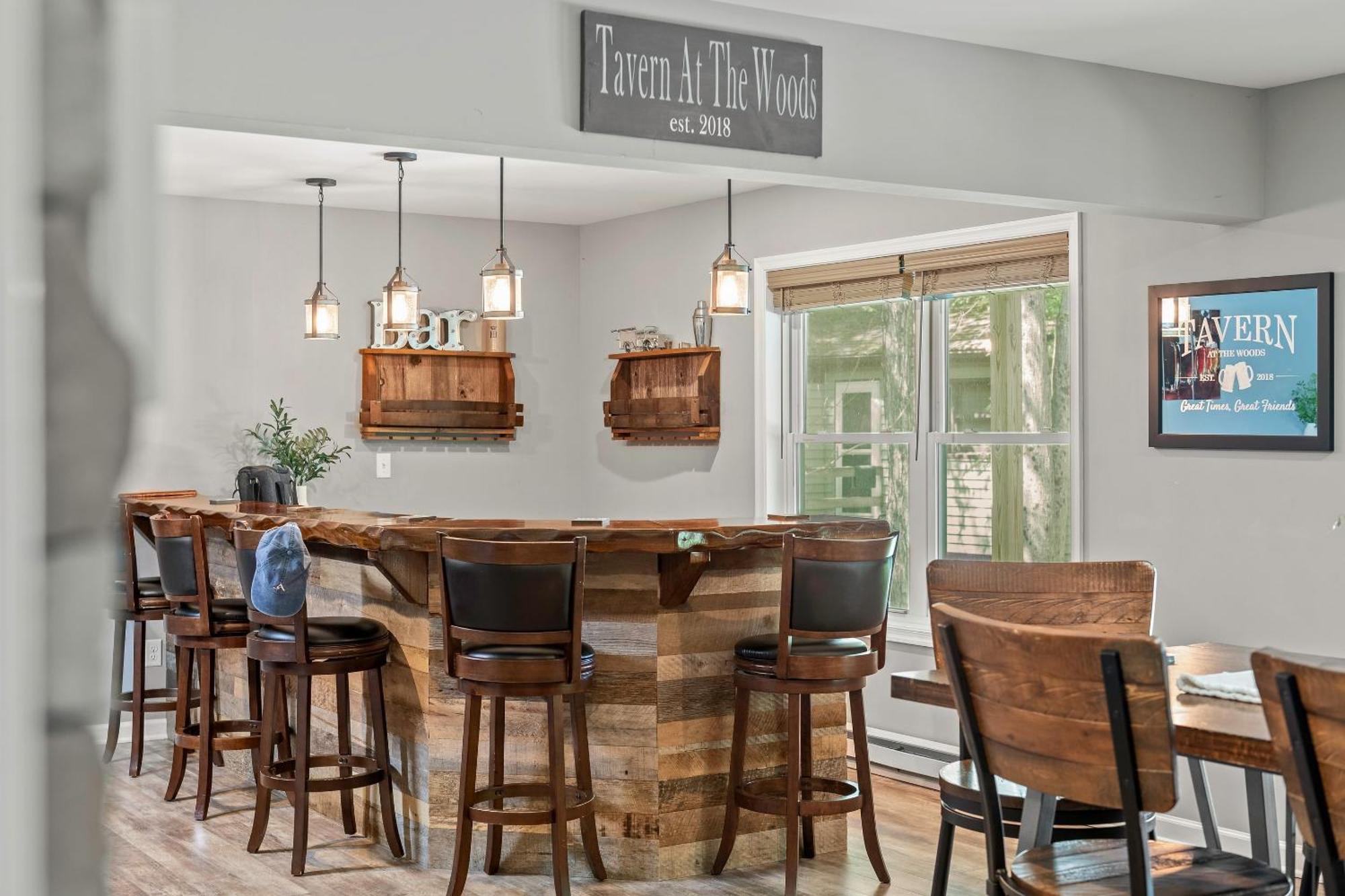 Holiday home Tavern At The Woods By Avantstay Lakefront Views Hot Tub Firepit Game Arrowhead Lake