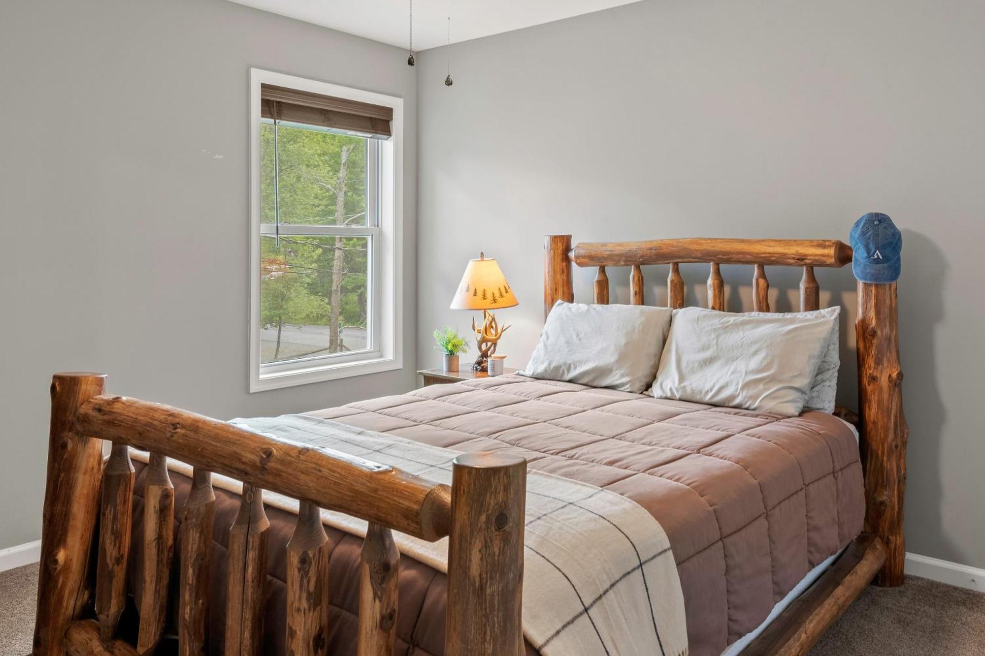 Holiday home Tavern At The Woods By Avantstay Lakefront Views Hot Tub Firepit Game *