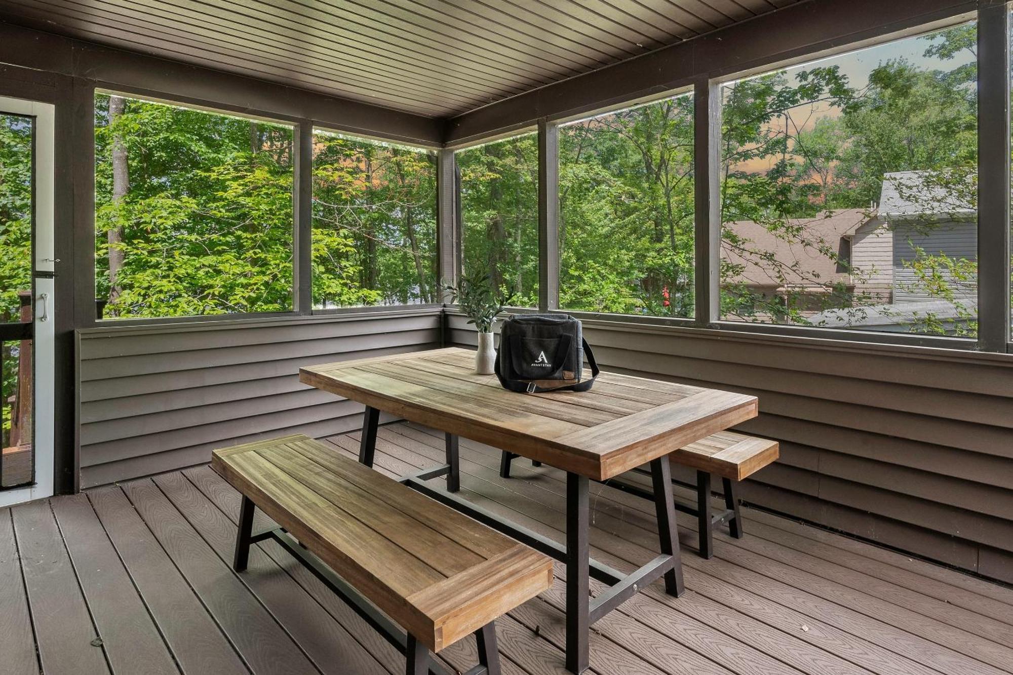 Holiday home Tavern At The Woods By Avantstay Lakefront Views Hot Tub Firepit Game *