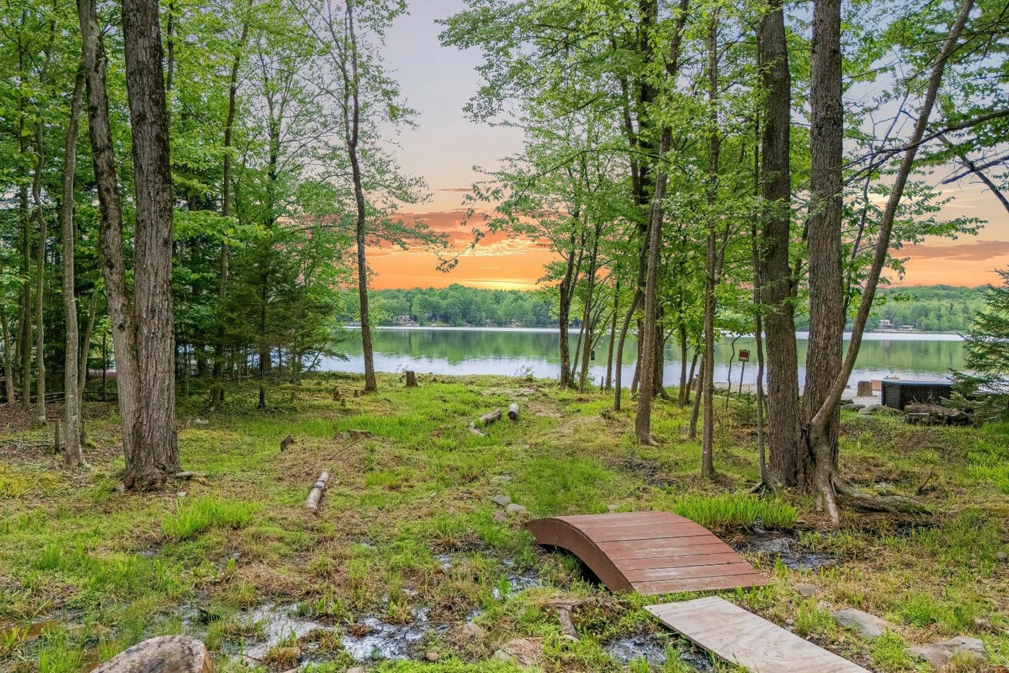 Tavern At The Woods By Avantstay Lakefront Views Hot Tub Firepit Game Arrowhead Lake