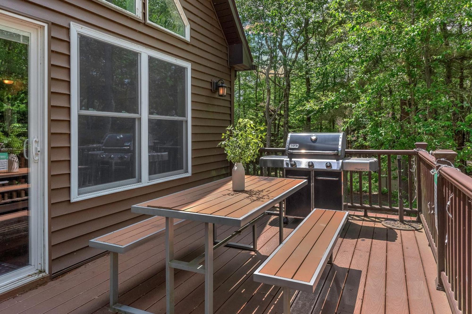 Tavern At The Woods By Avantstay Lakefront Views Hot Tub Firepit Game Holiday home